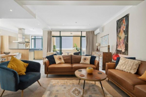 Spacious, 2 Bed, Central City Retreat